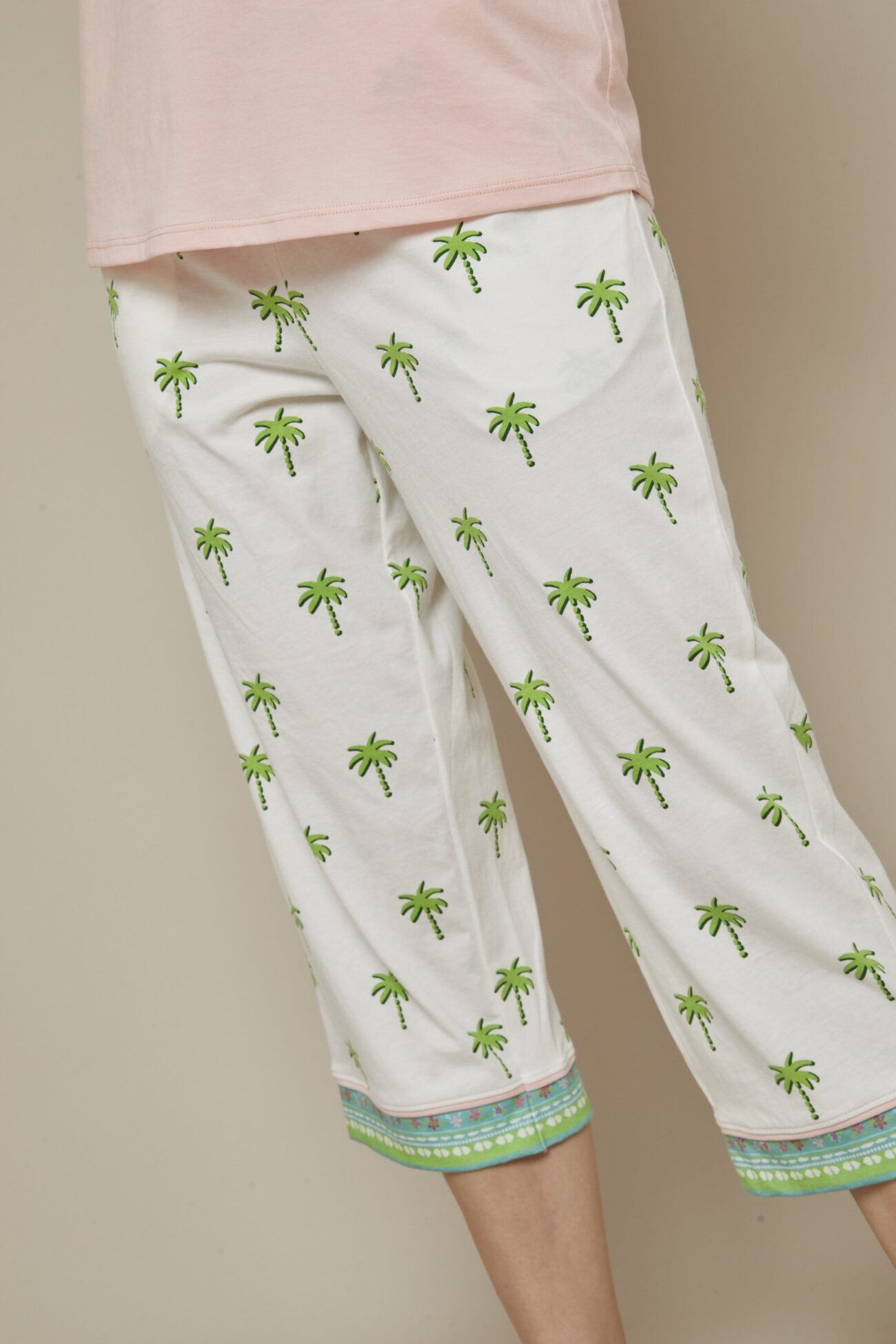 CAMISETA Y CAPRI - Imagen 4