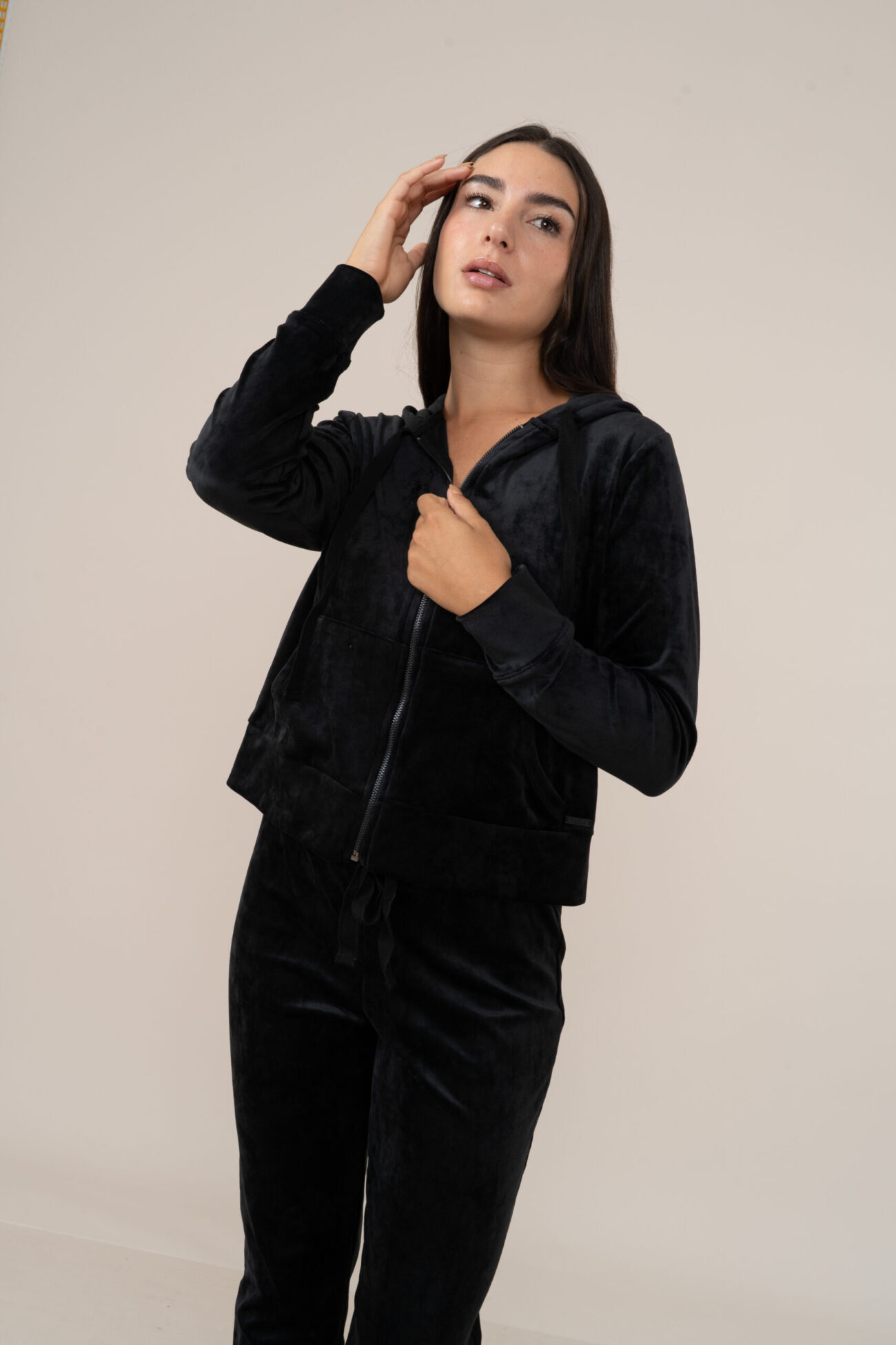 Buzo Plush Contemporaneo - Imagen 4