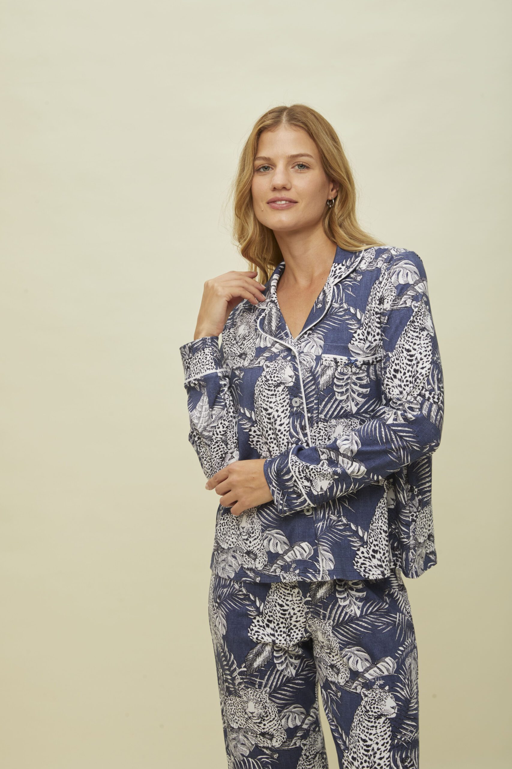 CHAQUETA Y PANTALON - Imagen 4