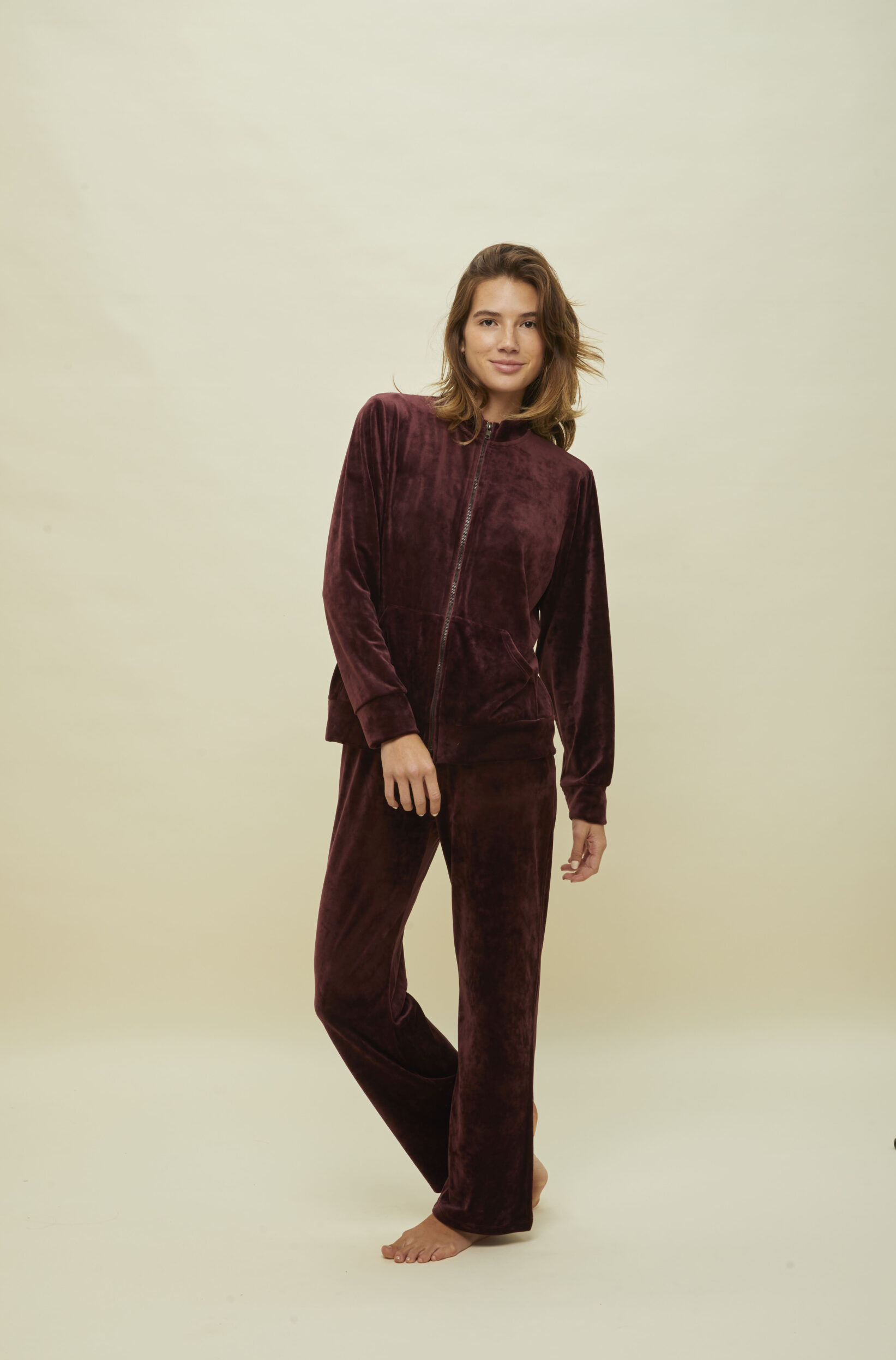 CONJUNTO BUZO PLUSH - Imagen 4